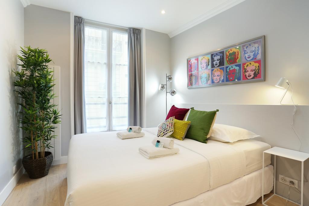 Rent A Room - Residence Blanche ปารีส ภายนอก รูปภาพ