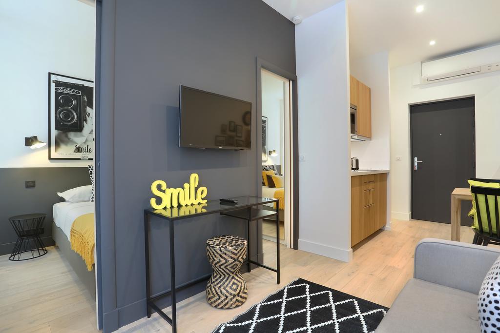 Rent A Room - Residence Blanche ปารีส ภายนอก รูปภาพ