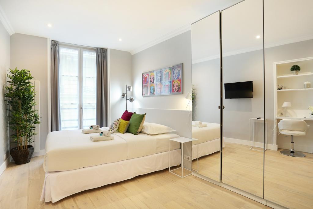 Rent A Room - Residence Blanche ปารีส ภายนอก รูปภาพ