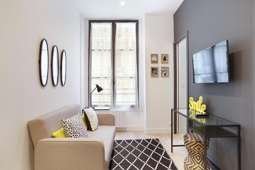 Rent A Room - Residence Blanche ปารีส ภายนอก รูปภาพ
